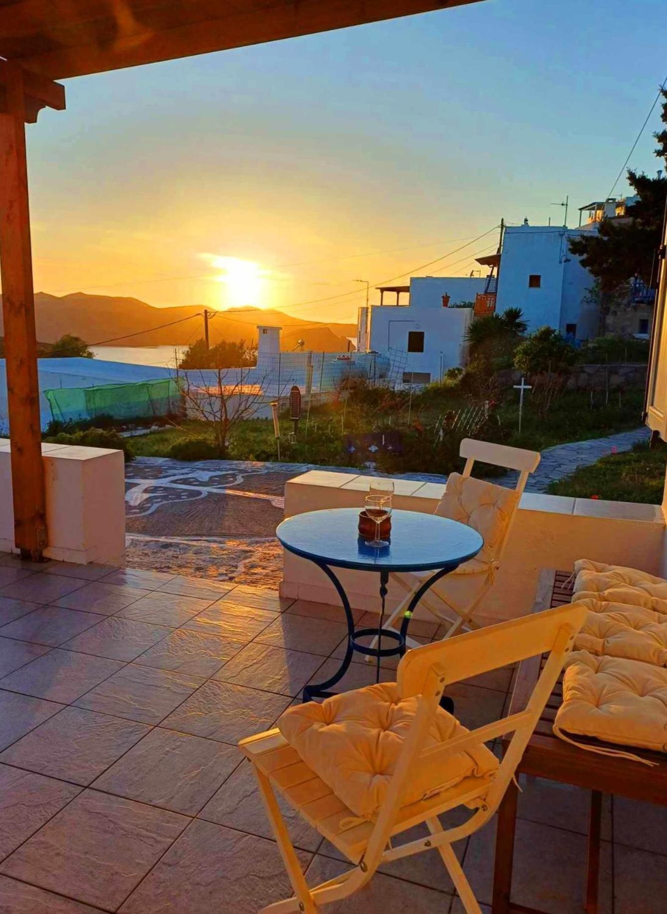 Georgia Rooms Milos Plaka  エクステリア 写真