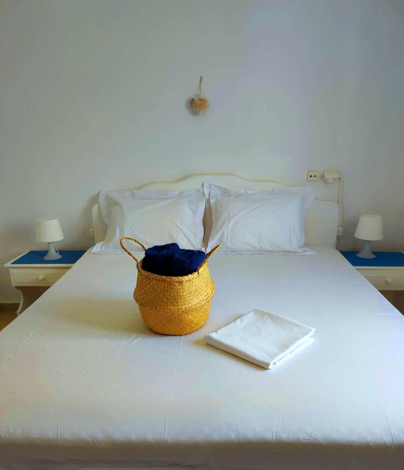 Georgia Rooms Milos Plaka  エクステリア 写真