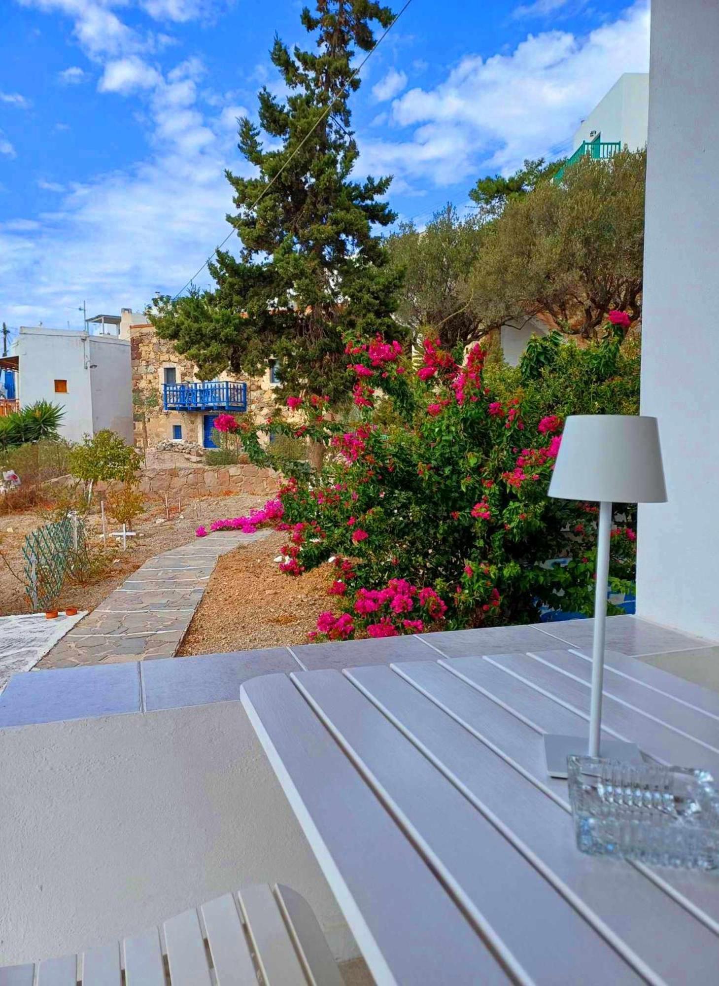 Georgia Rooms Milos Plaka  エクステリア 写真