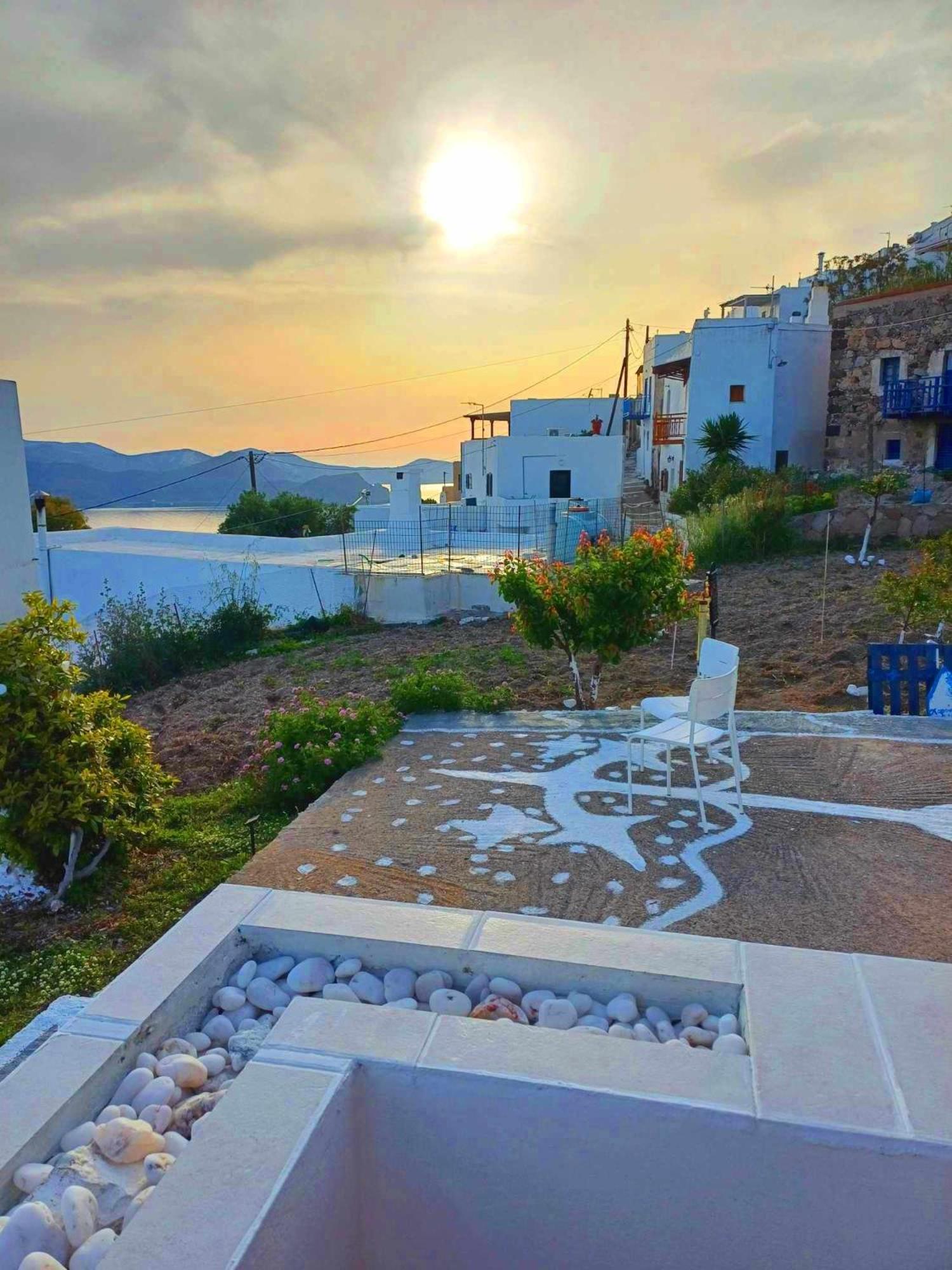 Georgia Rooms Milos Plaka  エクステリア 写真